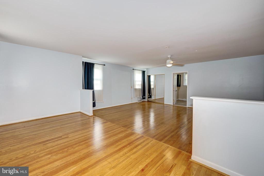 1368 BUNKER HILL DRIVE