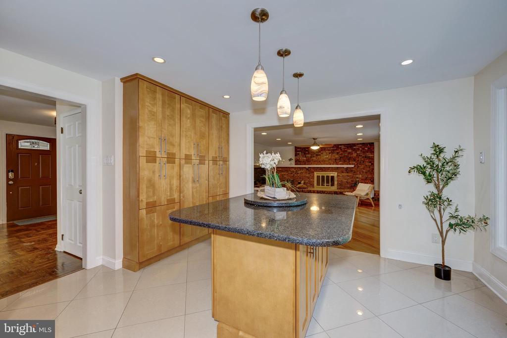 1368 BUNKER HILL DRIVE