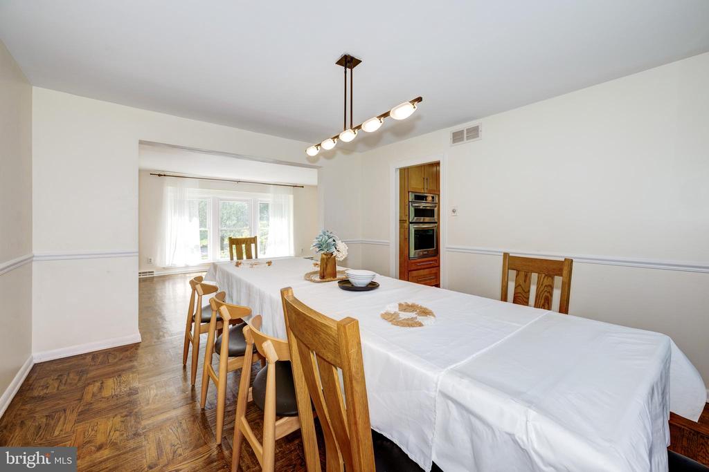 1368 BUNKER HILL DRIVE