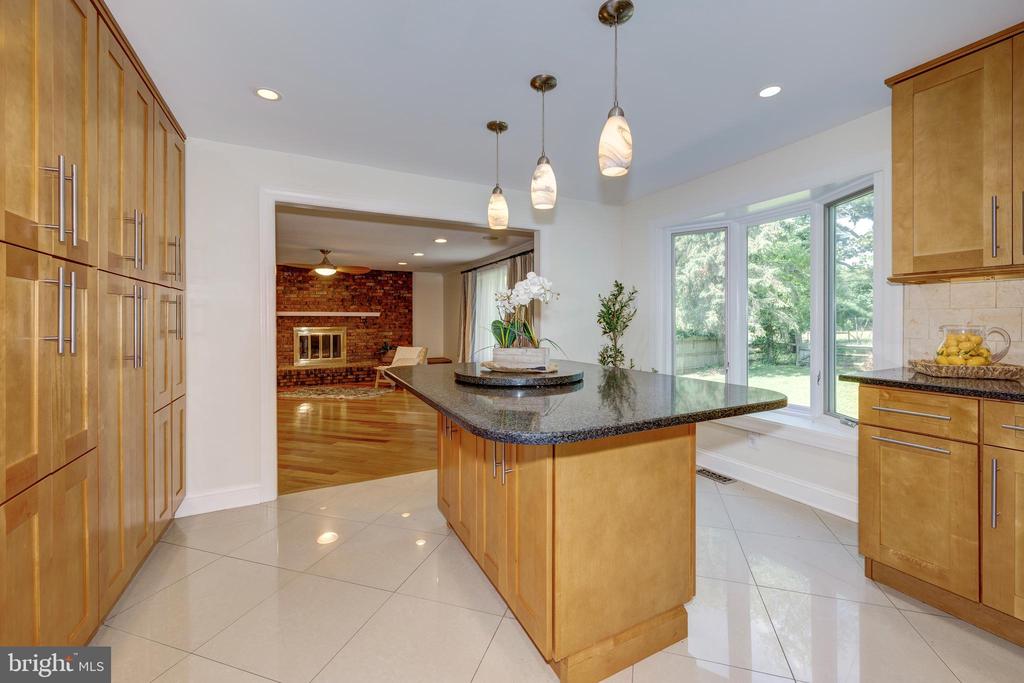 1368 BUNKER HILL DRIVE