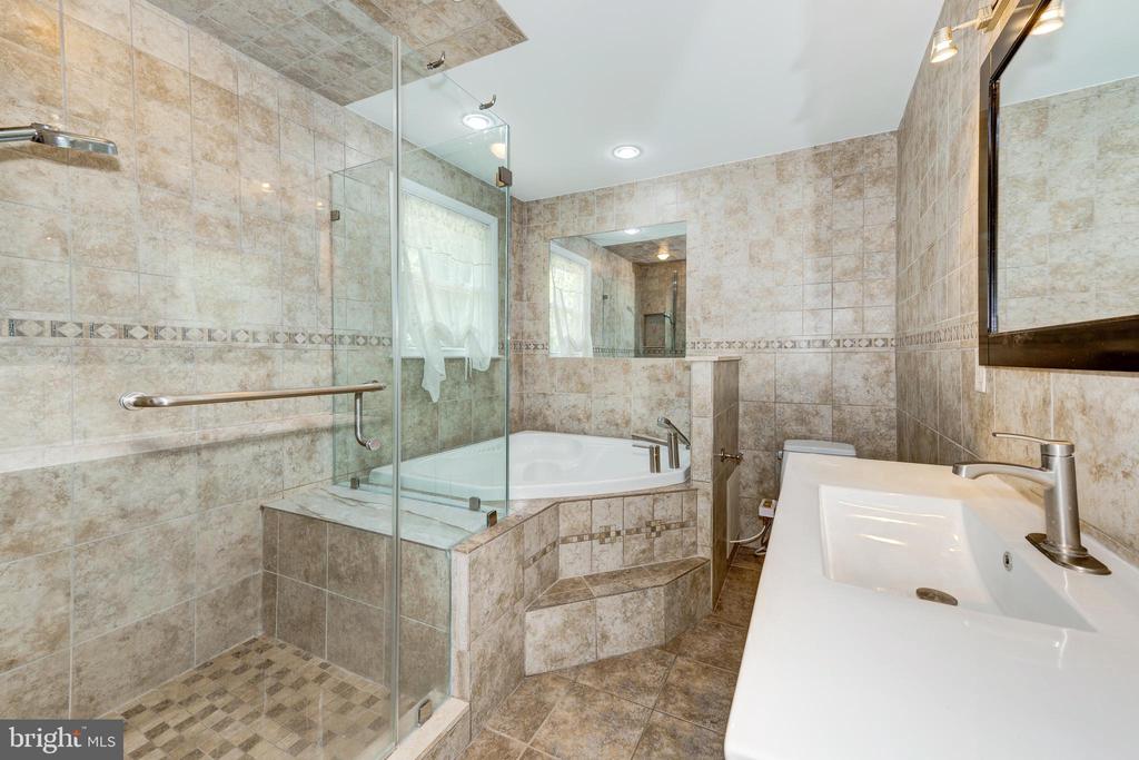 1368 BUNKER HILL DRIVE