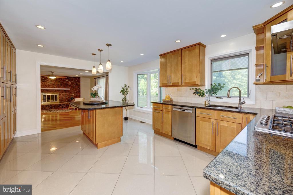 1368 BUNKER HILL DRIVE