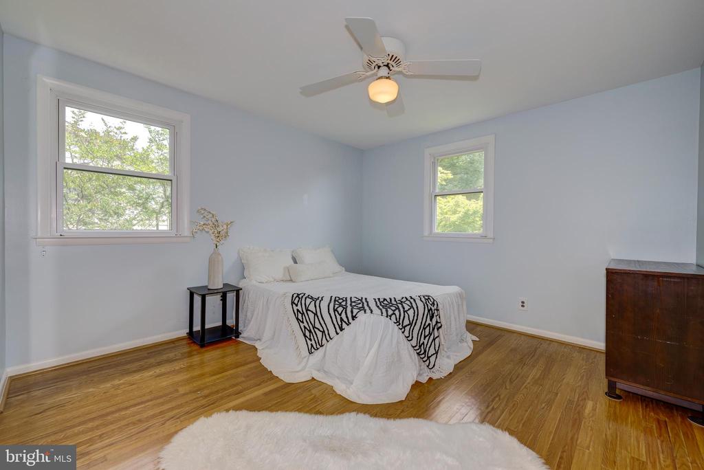 1368 BUNKER HILL DRIVE