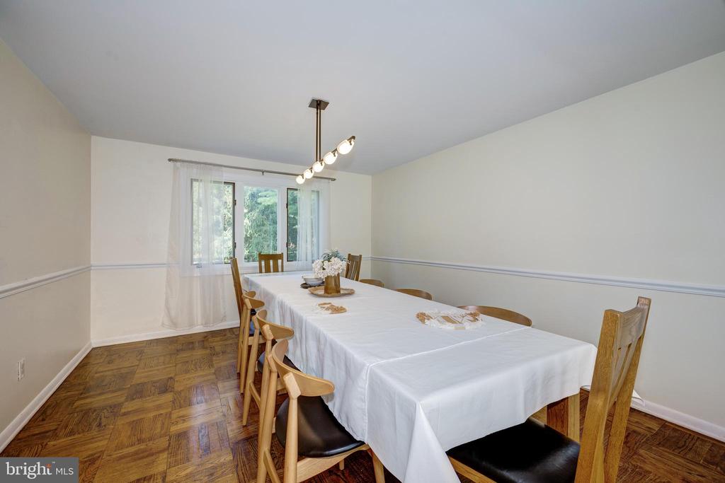 1368 BUNKER HILL DRIVE