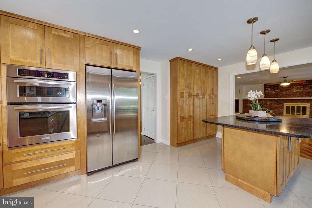1368 BUNKER HILL DRIVE