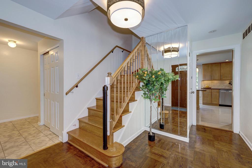 1368 BUNKER HILL DRIVE