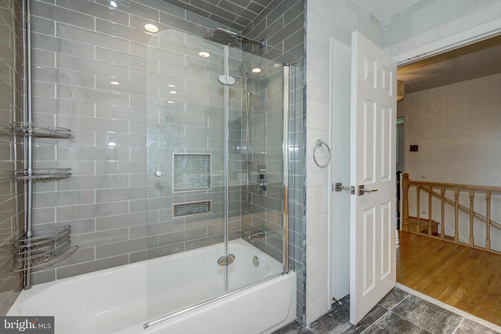 1368 BUNKER HILL DRIVE