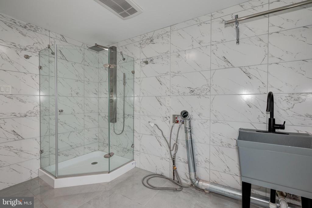 1368 BUNKER HILL DRIVE