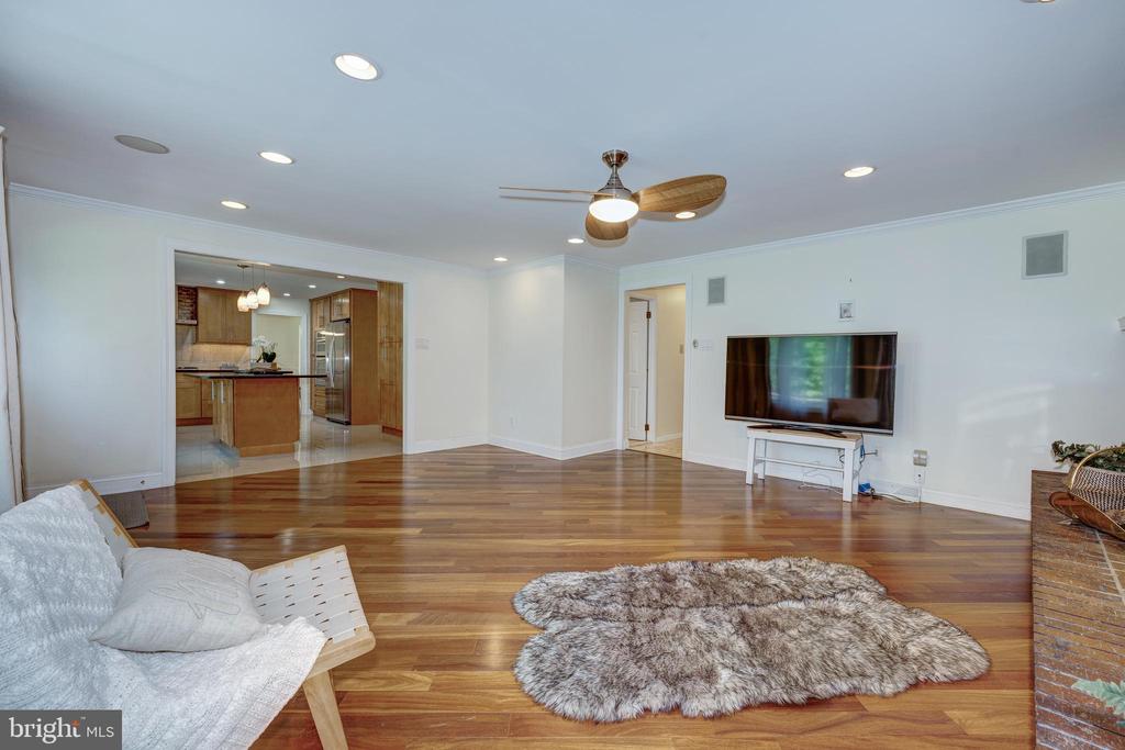 1368 BUNKER HILL DRIVE