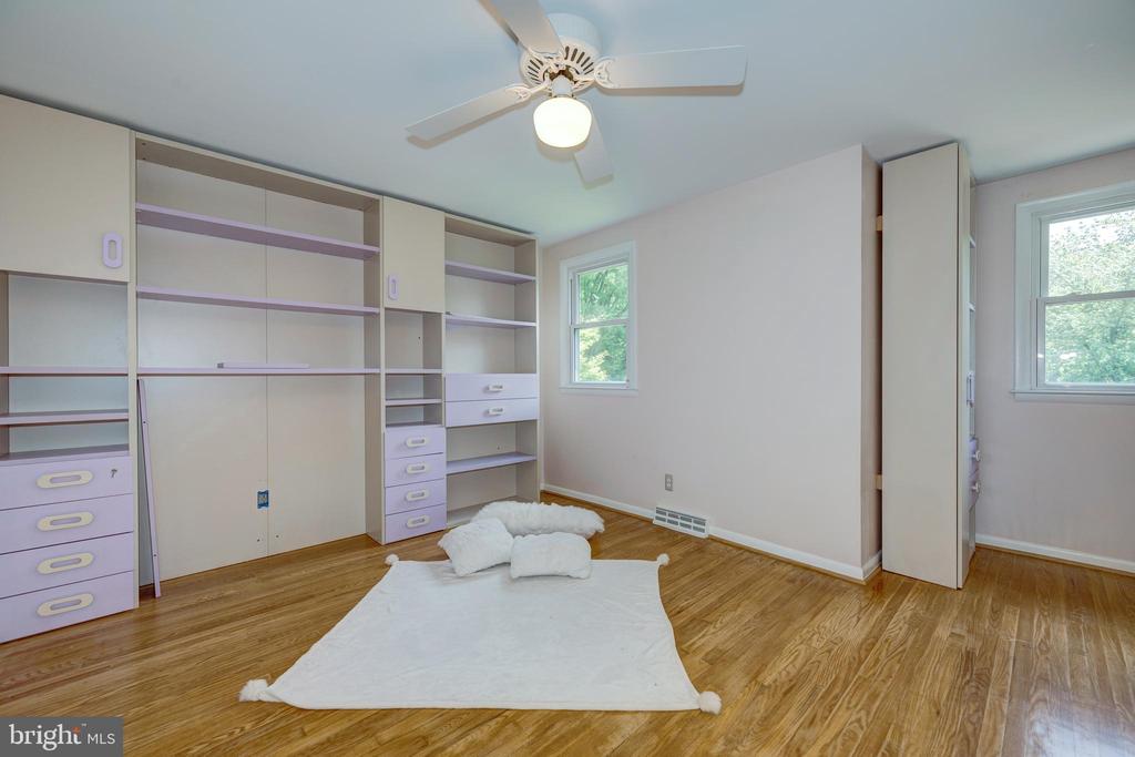 1368 BUNKER HILL DRIVE