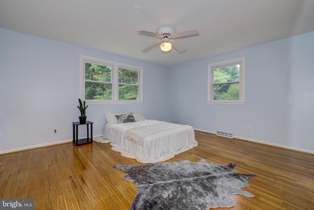 1368 BUNKER HILL DRIVE