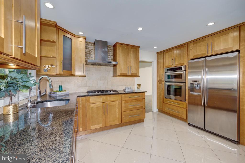 1368 BUNKER HILL DRIVE