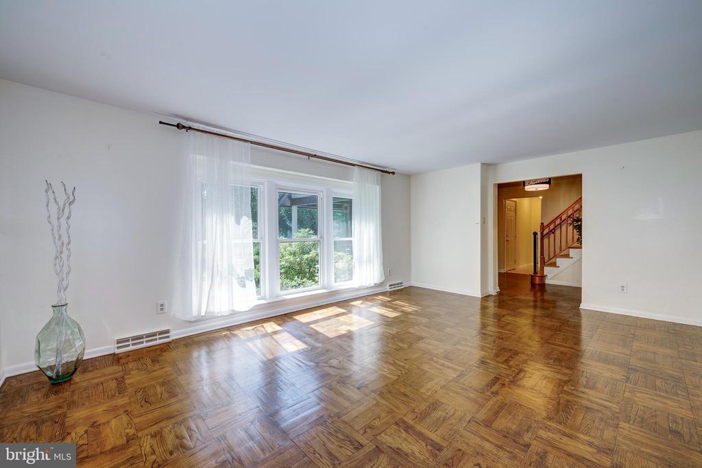 1368 BUNKER HILL DRIVE