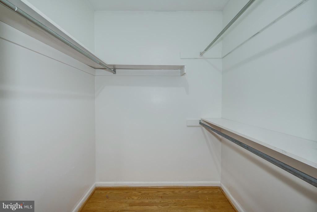 1368 BUNKER HILL DRIVE