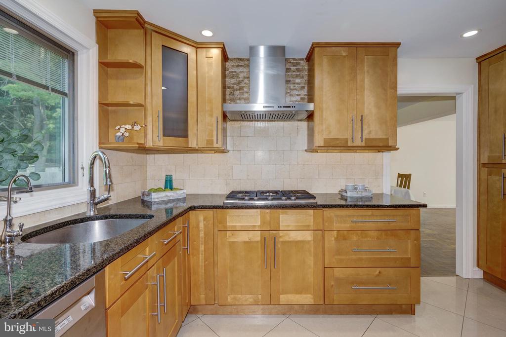 1368 BUNKER HILL DRIVE