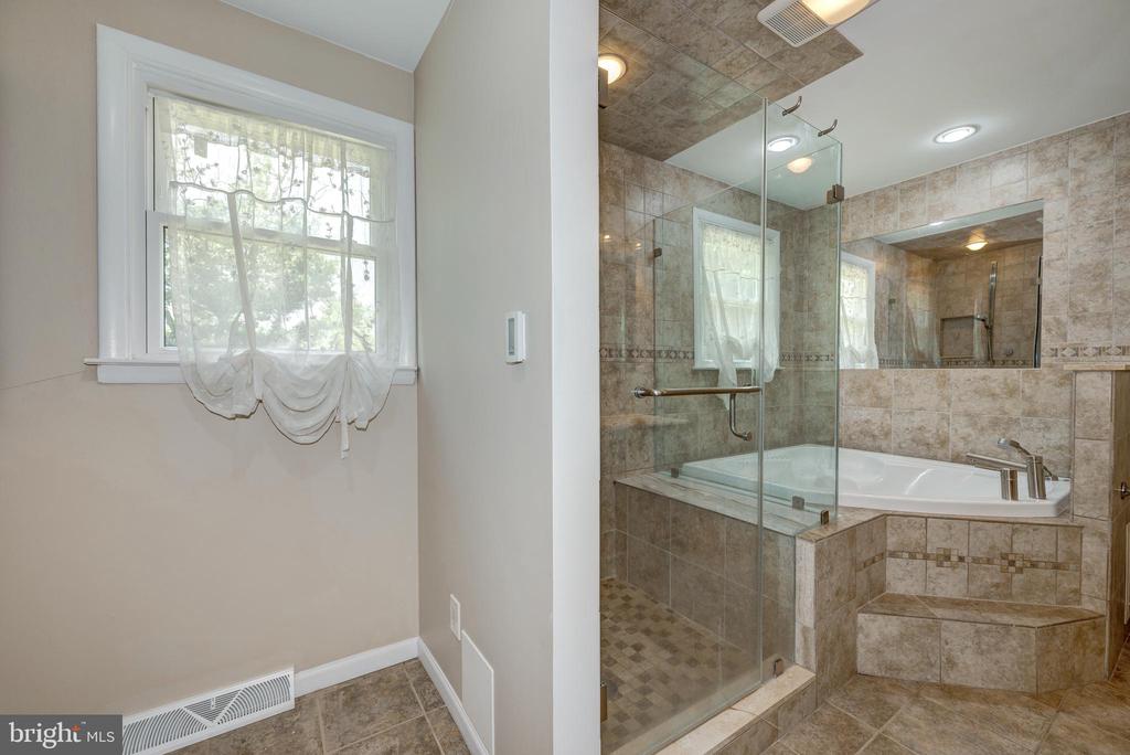 1368 BUNKER HILL DRIVE