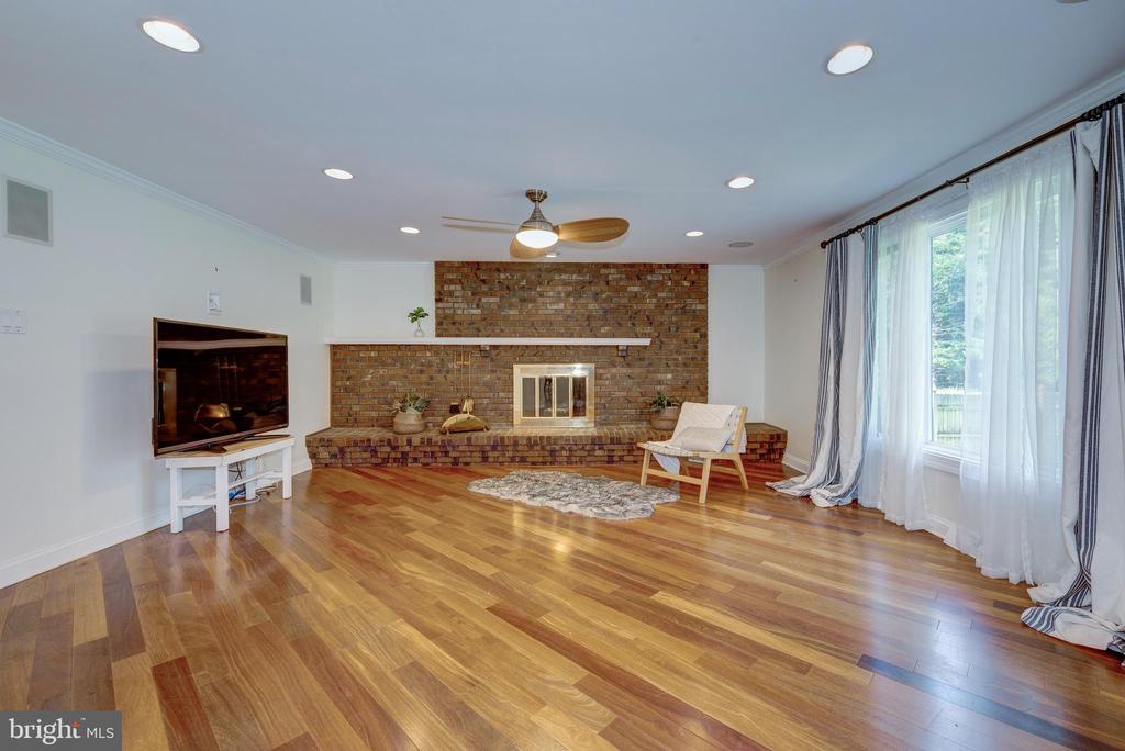 1368 BUNKER HILL DRIVE
