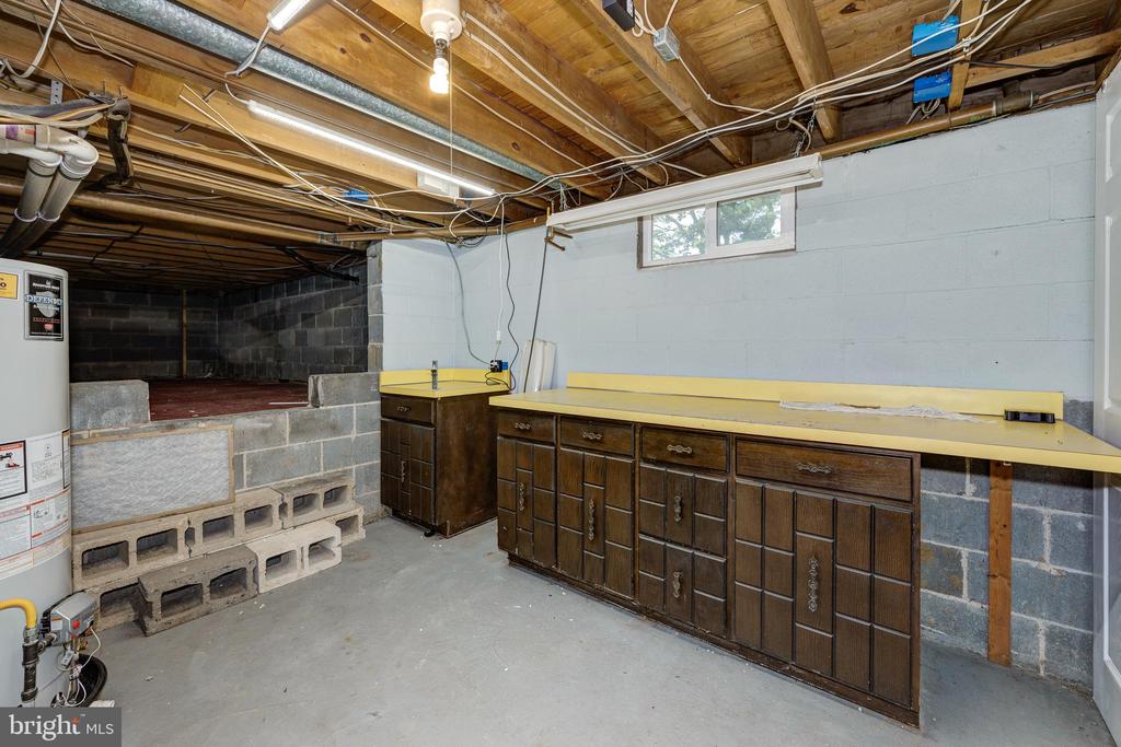 1368 BUNKER HILL DRIVE