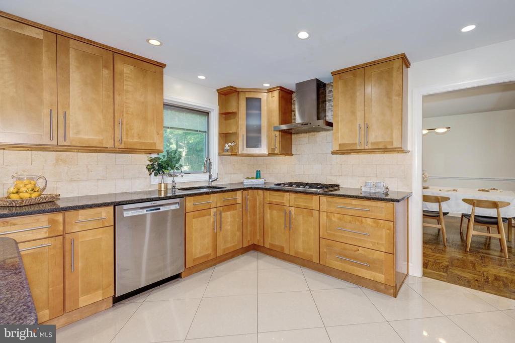 1368 BUNKER HILL DRIVE