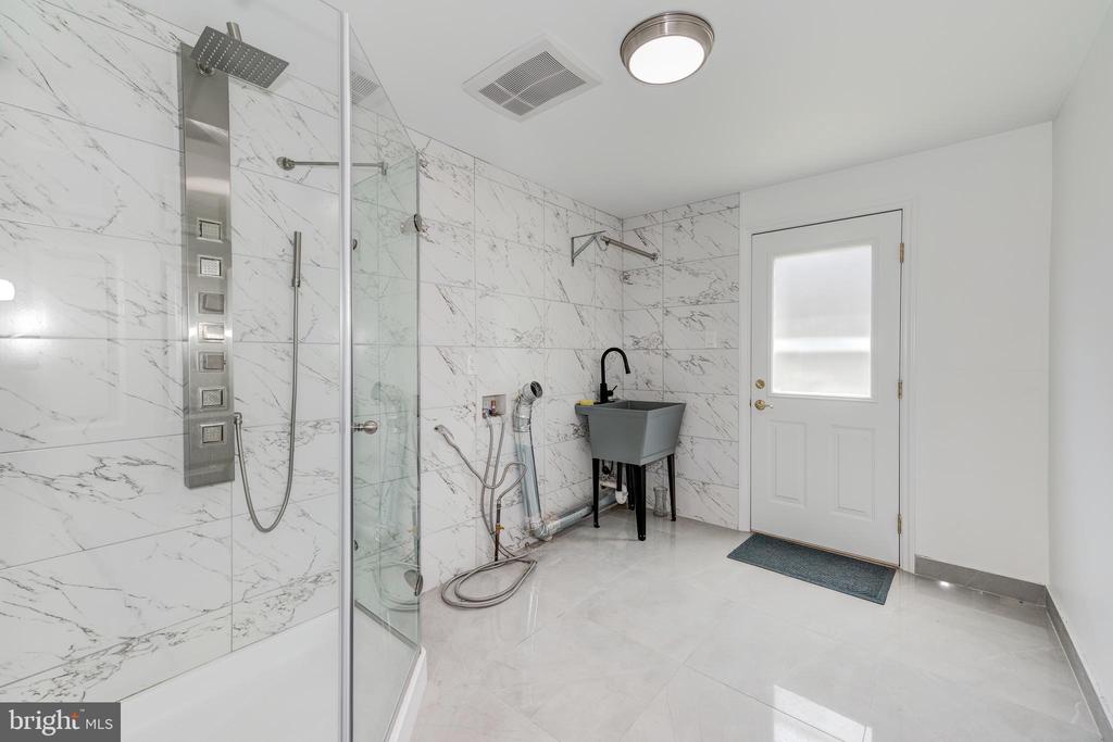 1368 BUNKER HILL DRIVE
