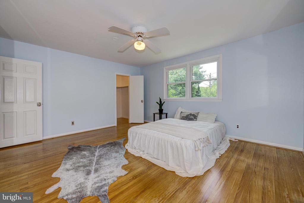 1368 BUNKER HILL DRIVE