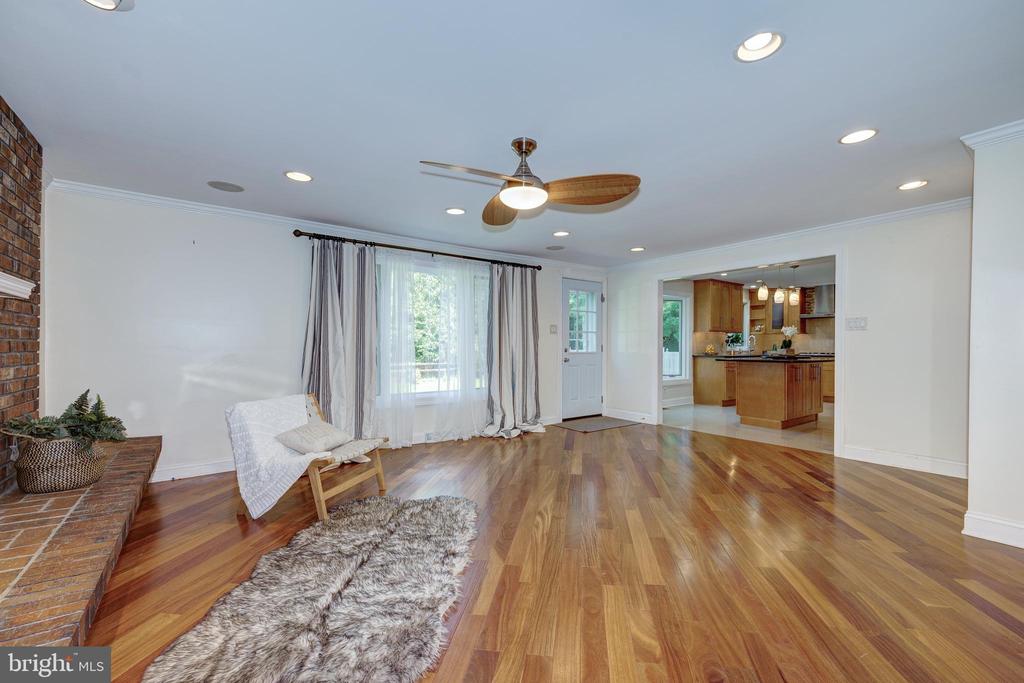 1368 BUNKER HILL DRIVE