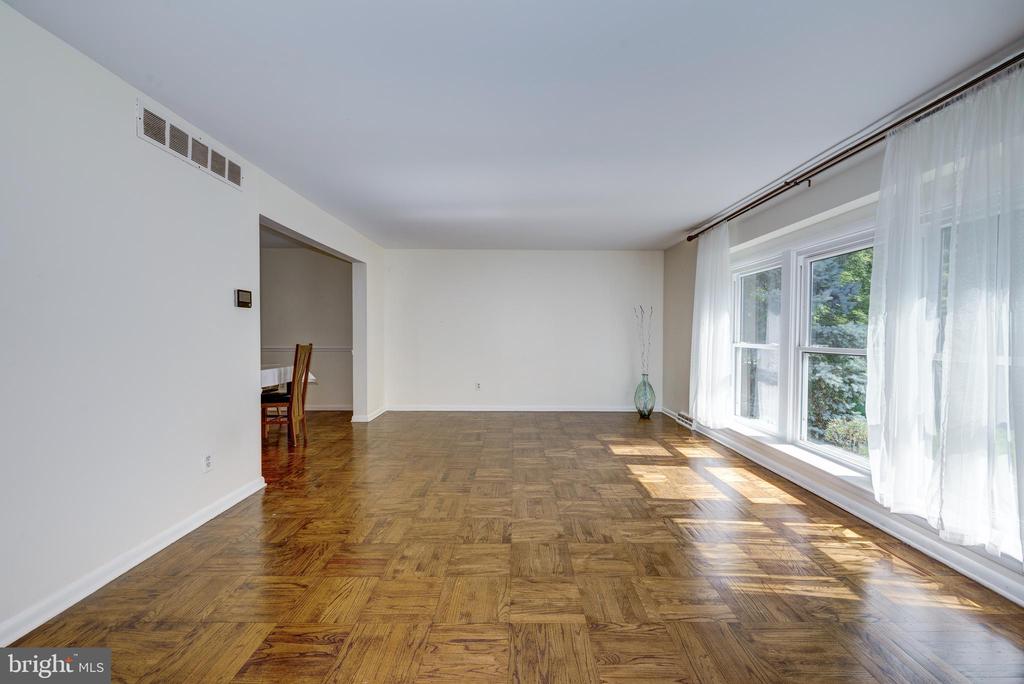 1368 BUNKER HILL DRIVE