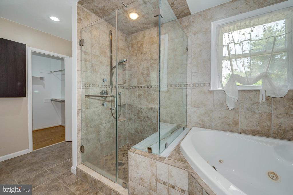1368 BUNKER HILL DRIVE