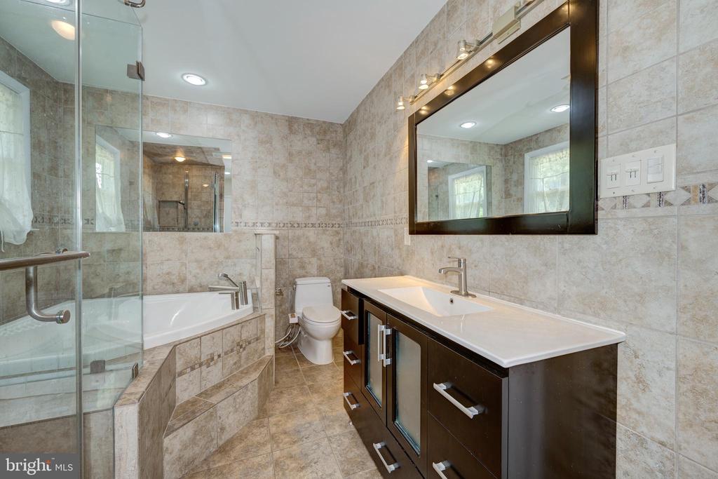 1368 BUNKER HILL DRIVE