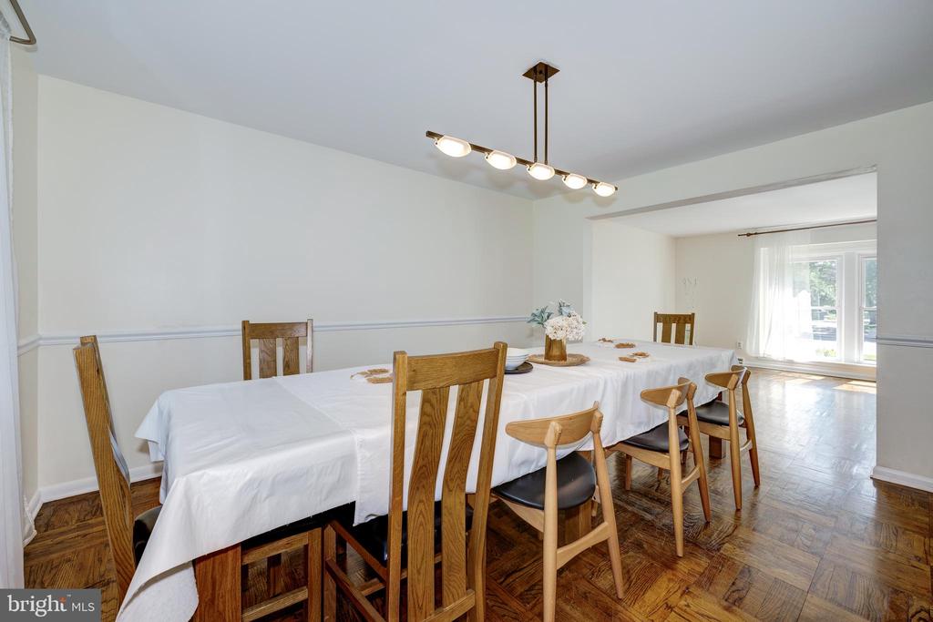 1368 BUNKER HILL DRIVE