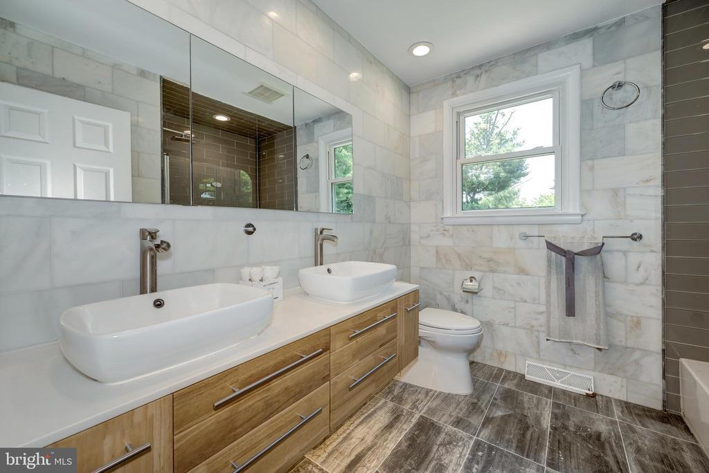 1368 BUNKER HILL DRIVE