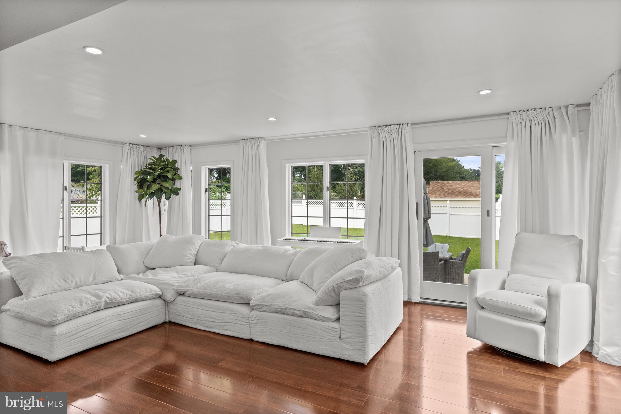 18 E Ormond Ave