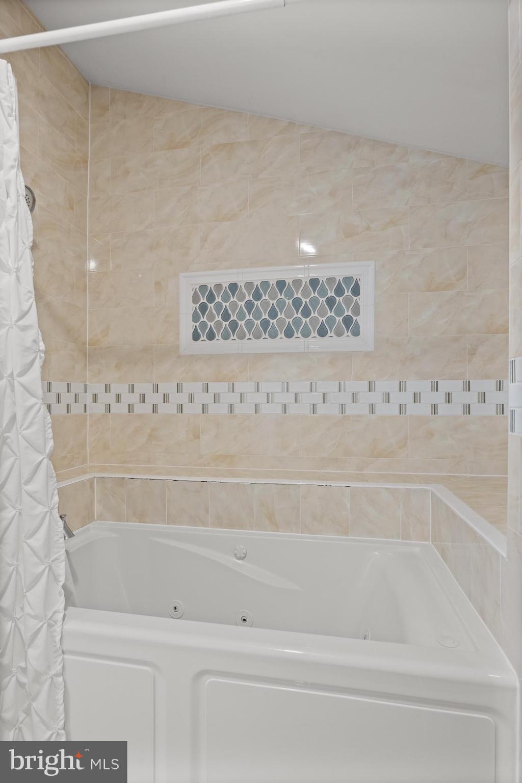 18 E Ormond Ave