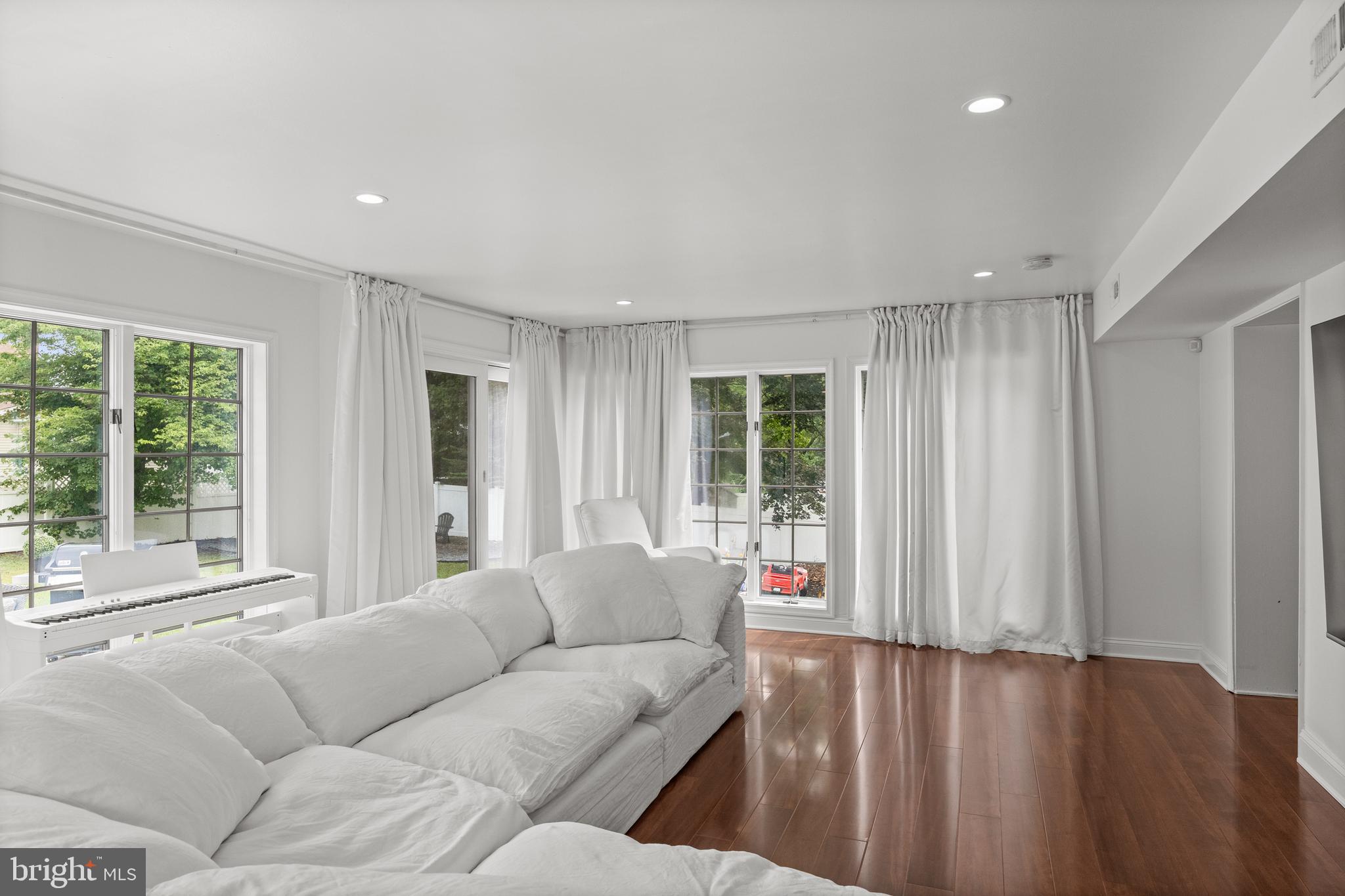 18 E Ormond Ave