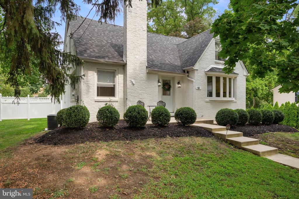 18 E Ormond Ave