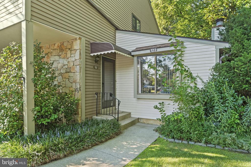 122 AVIGNON WAY 122