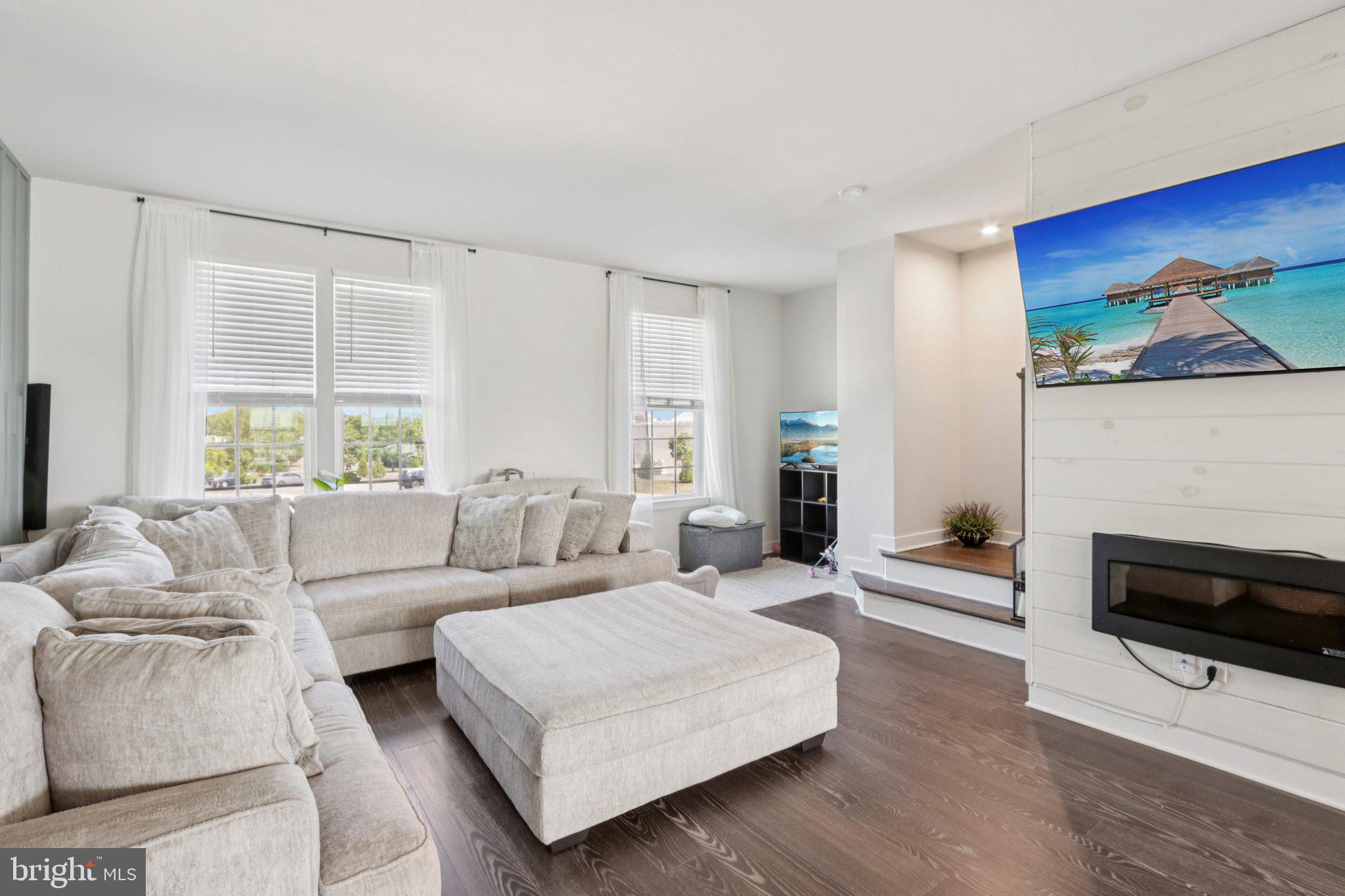 286 Freedom Way