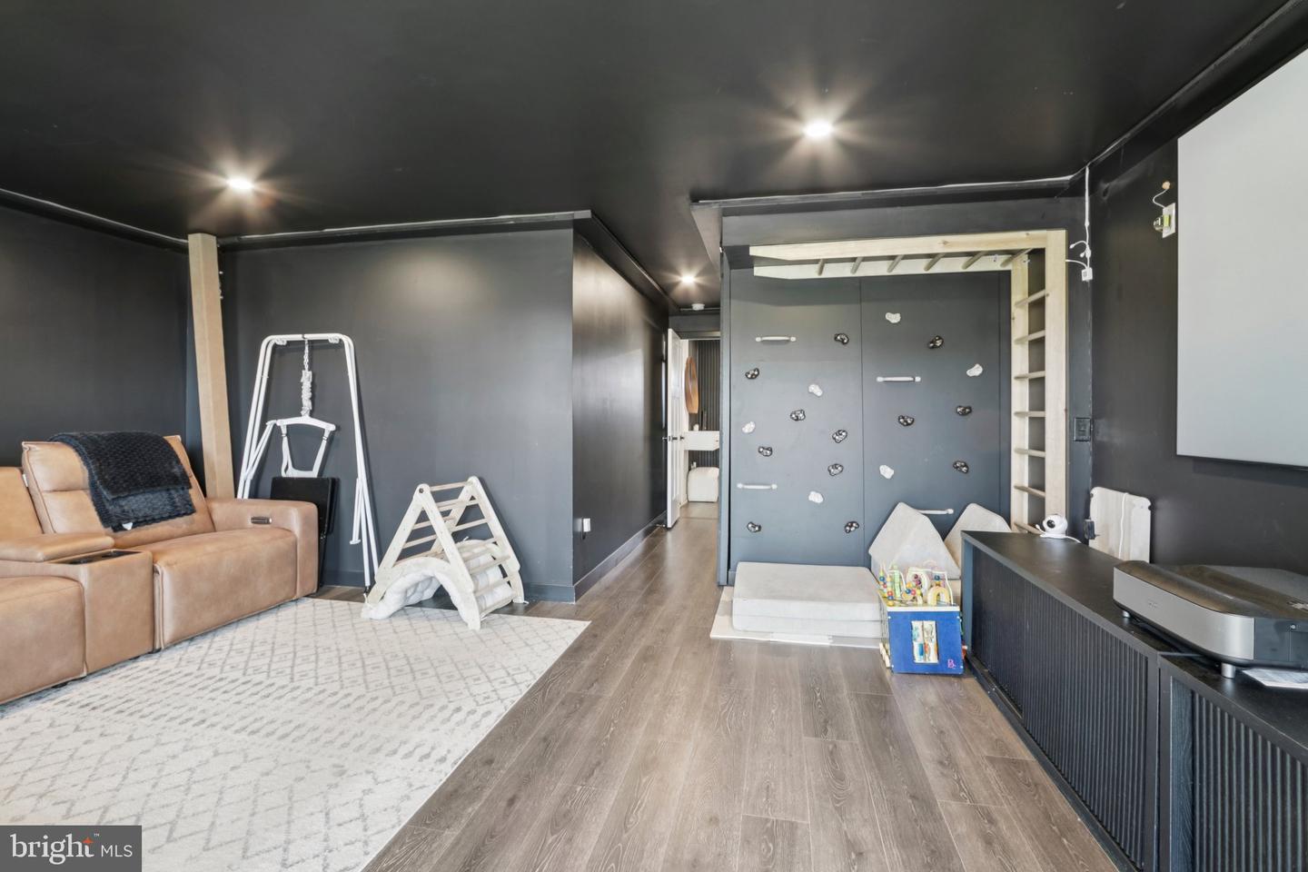 286 Freedom Way