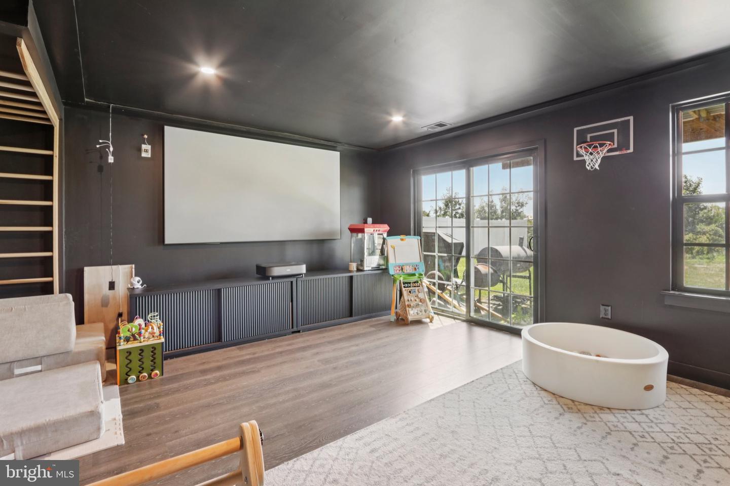 286 Freedom Way
