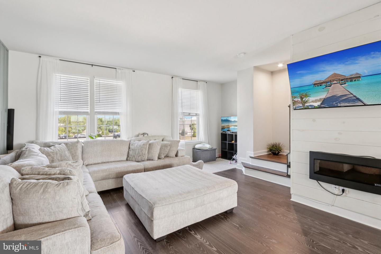 286 Freedom Way