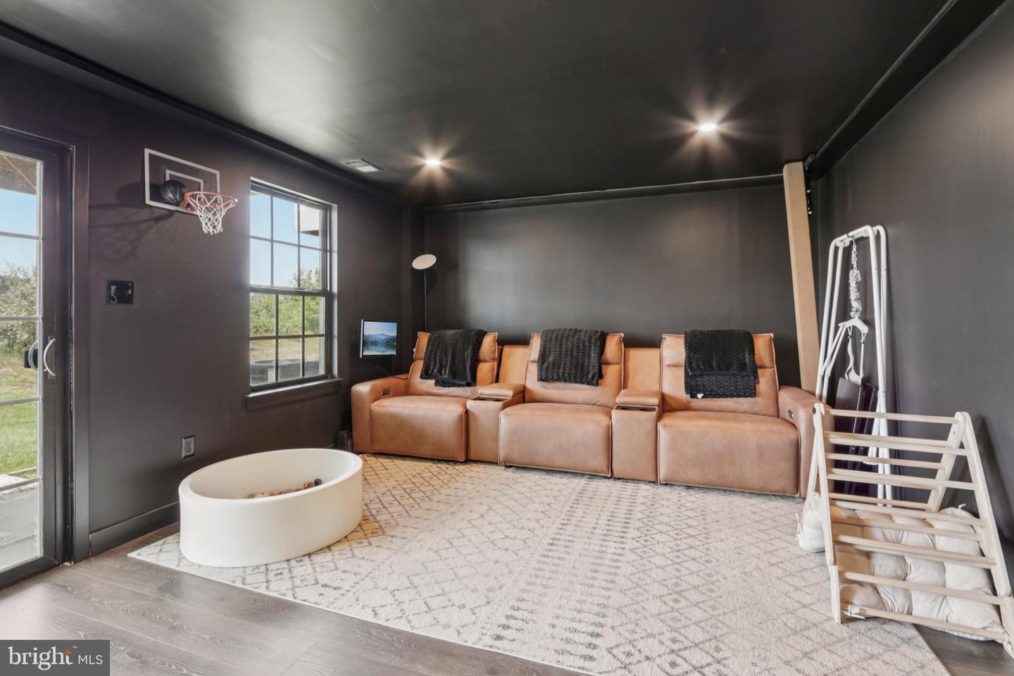 286 Freedom Way