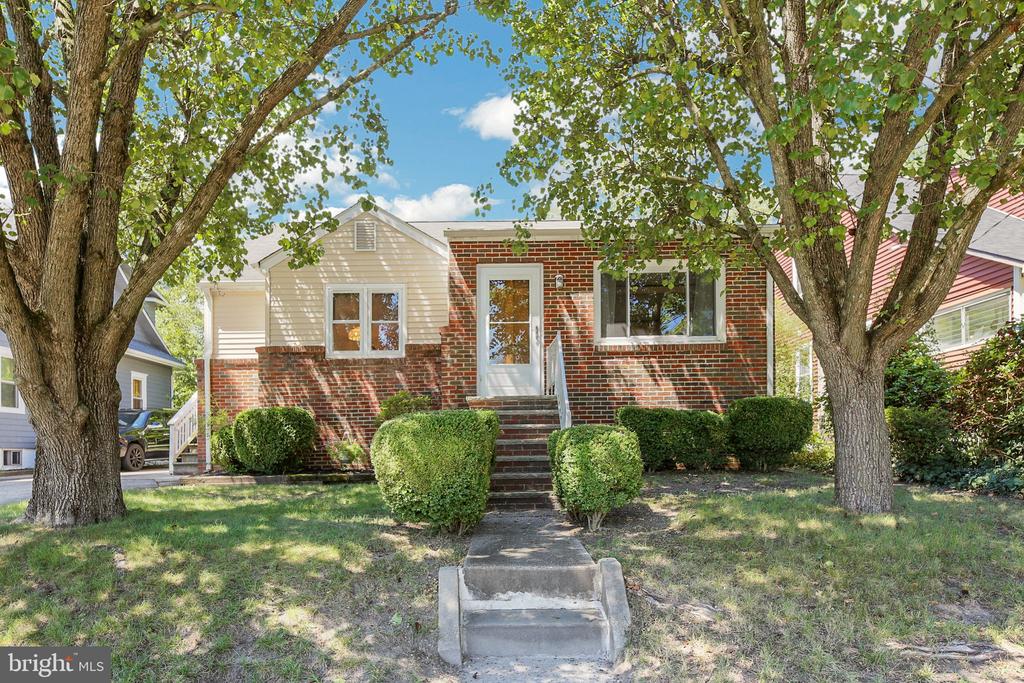 126 E LINDEN AVENUE