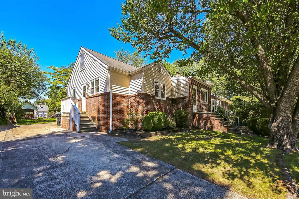 126 E LINDEN AVENUE