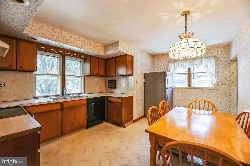 126 E LINDEN AVENUE