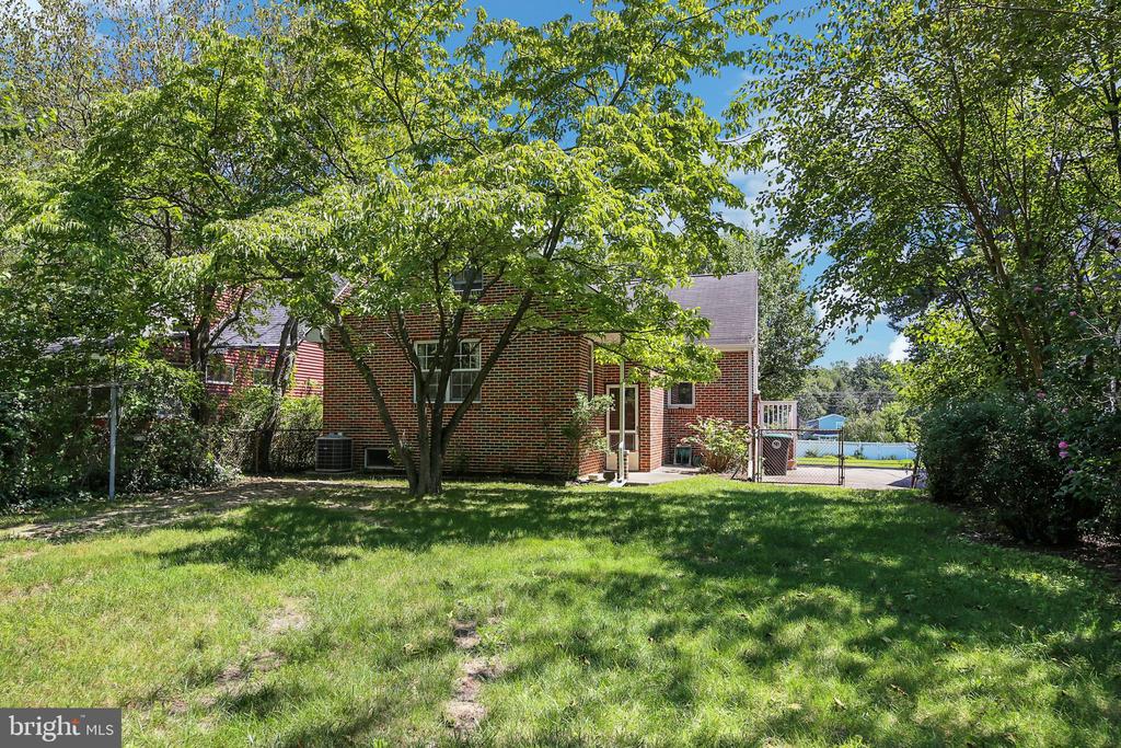 126 E LINDEN AVENUE