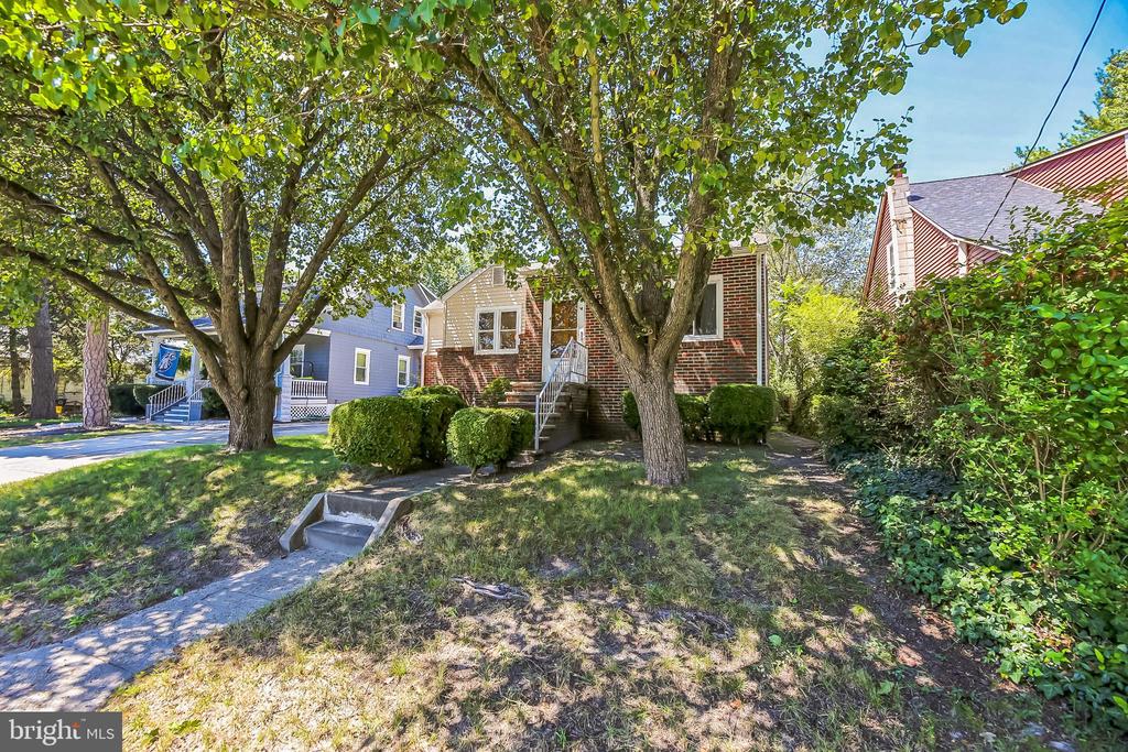 126 E LINDEN AVENUE