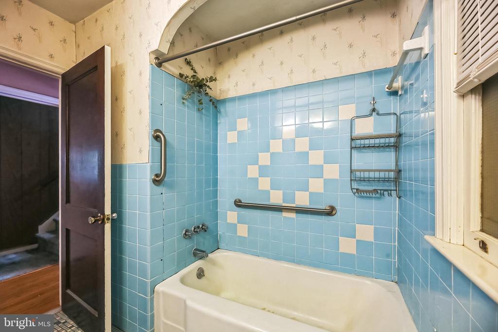 126 E LINDEN AVENUE