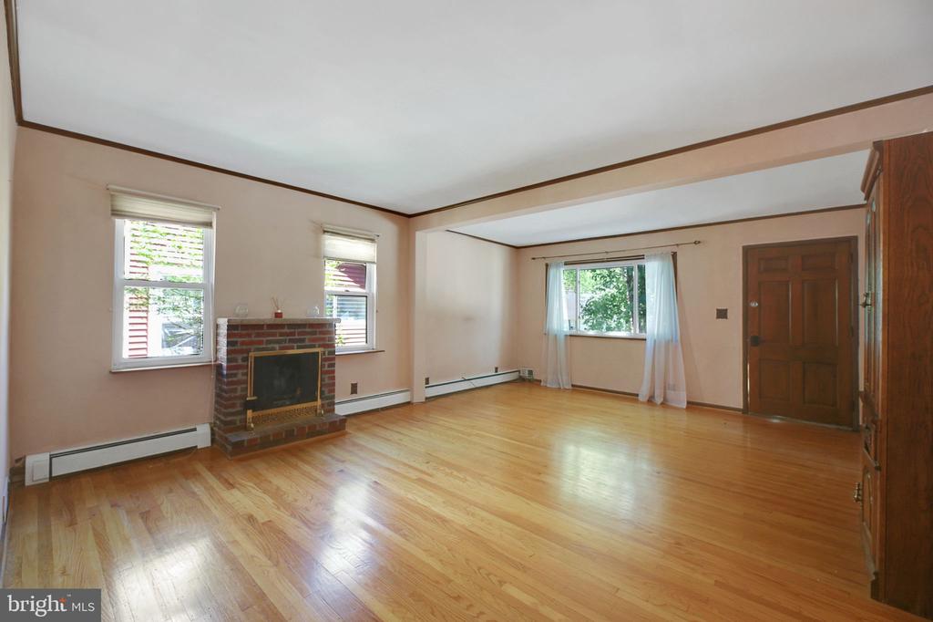 126 E LINDEN AVENUE