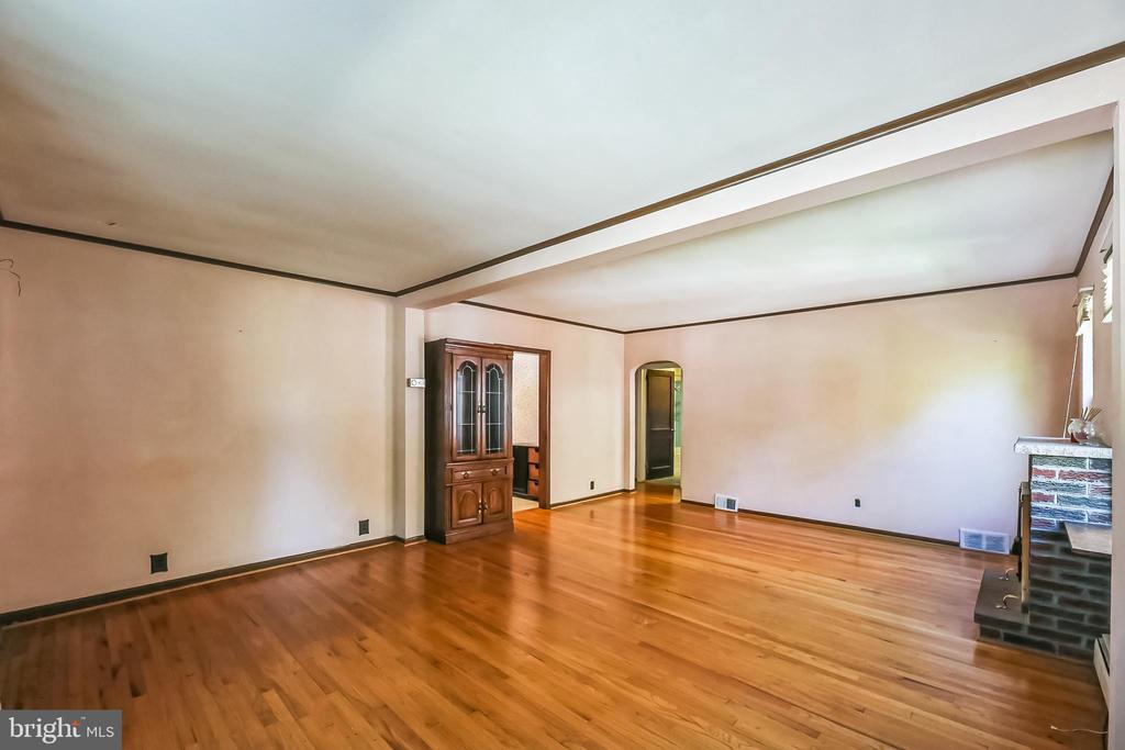 126 E LINDEN AVENUE