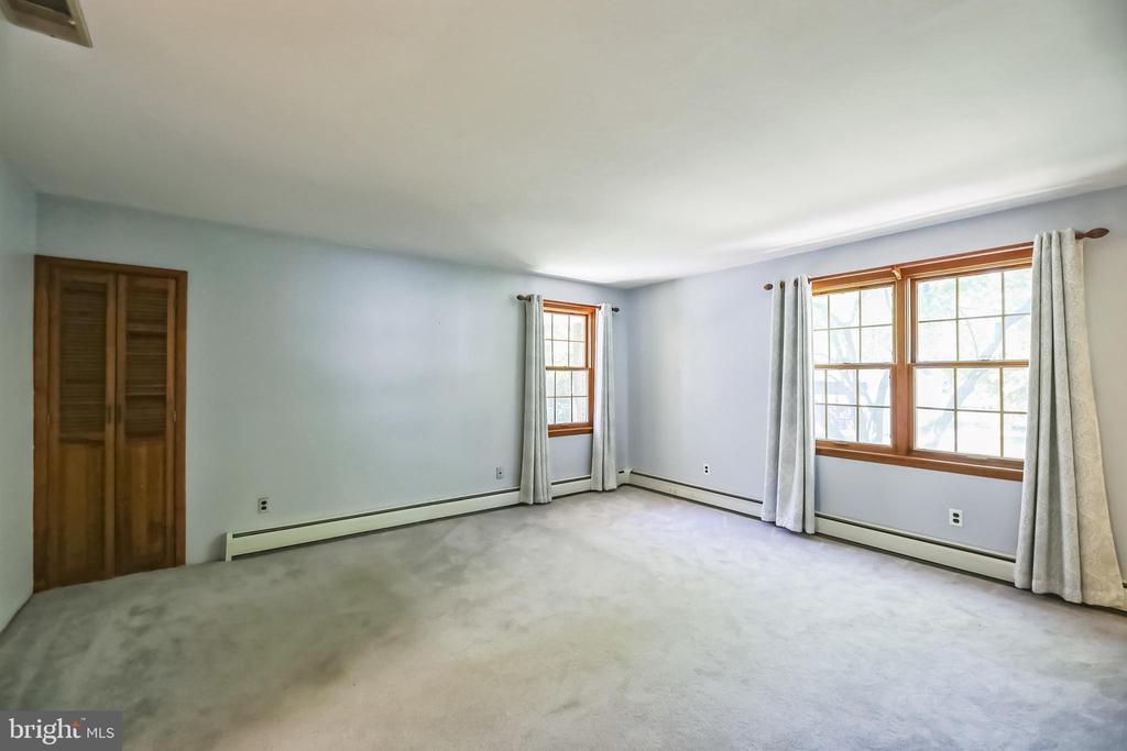 126 E LINDEN AVENUE